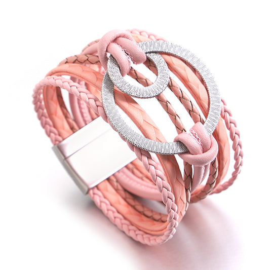 Collection bracelets Summer chic Boutique Petites Aventures couleur rose bracelet en cuir tressé à la main bijoux à breloques multicouches Summer Chic accessoire féminin