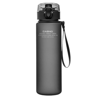 Image d'une bouteille d'eau de sport sans BPA de haute qualité, parfaite pour la randonnée et l'escalade en plein air